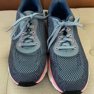 LADIES RUNNING SHOES